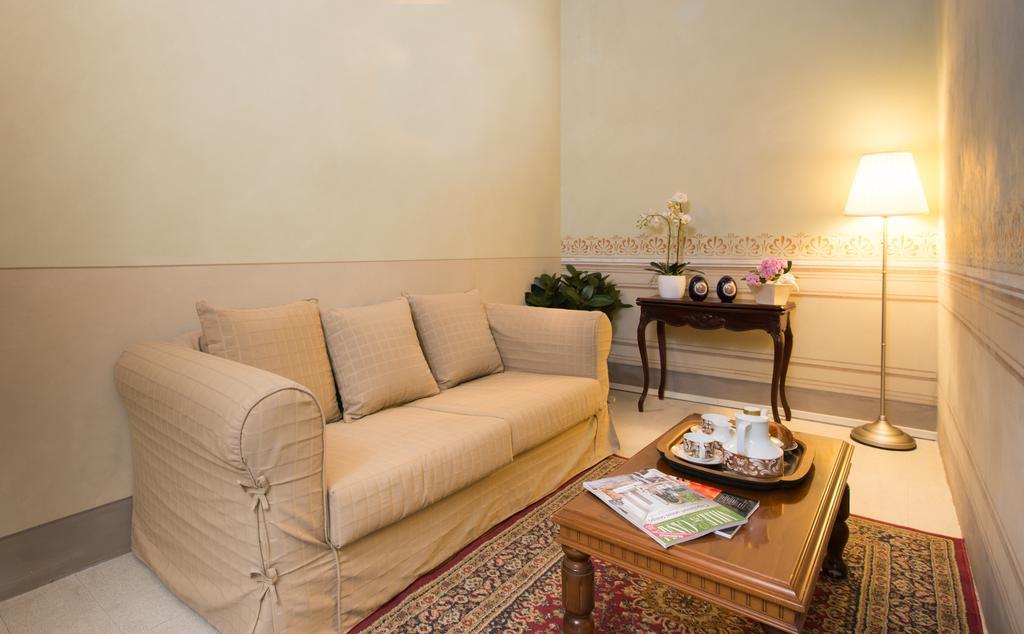 Palazzo Piazza Mazzini Otel Pescia Oda fotoğraf