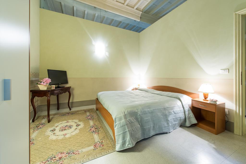 Altido Palazzo Piazza Mazzini Otel Pescia Oda fotoğraf