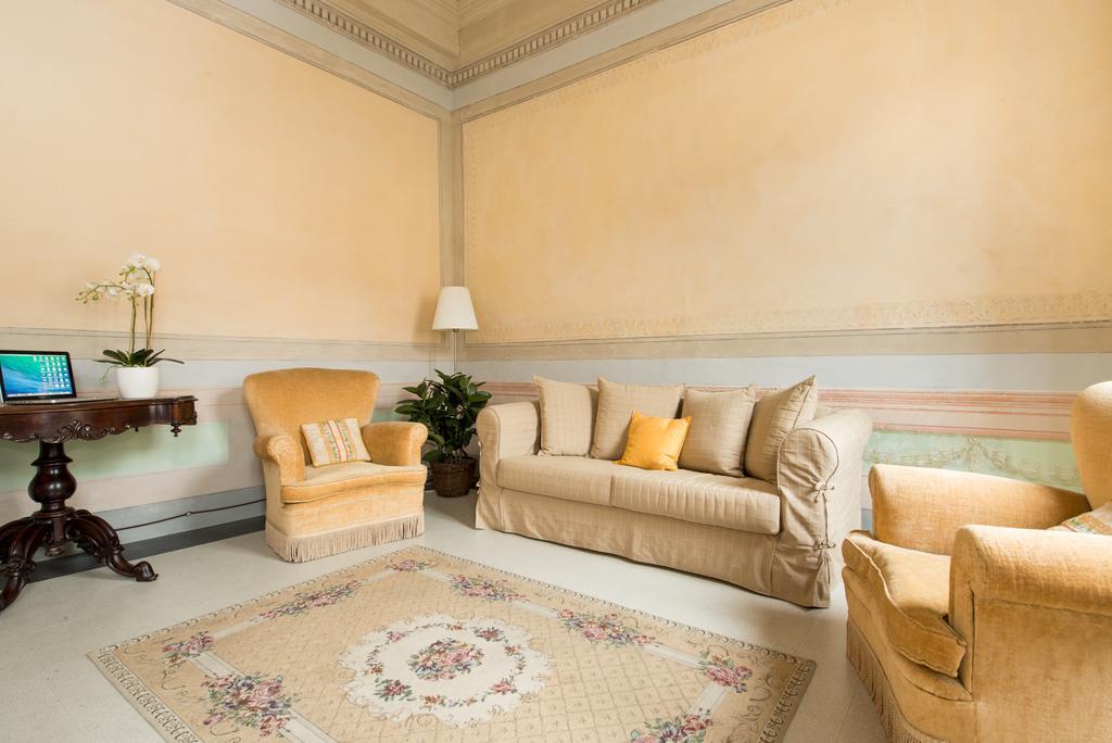 Palazzo Piazza Mazzini Otel Pescia Oda fotoğraf